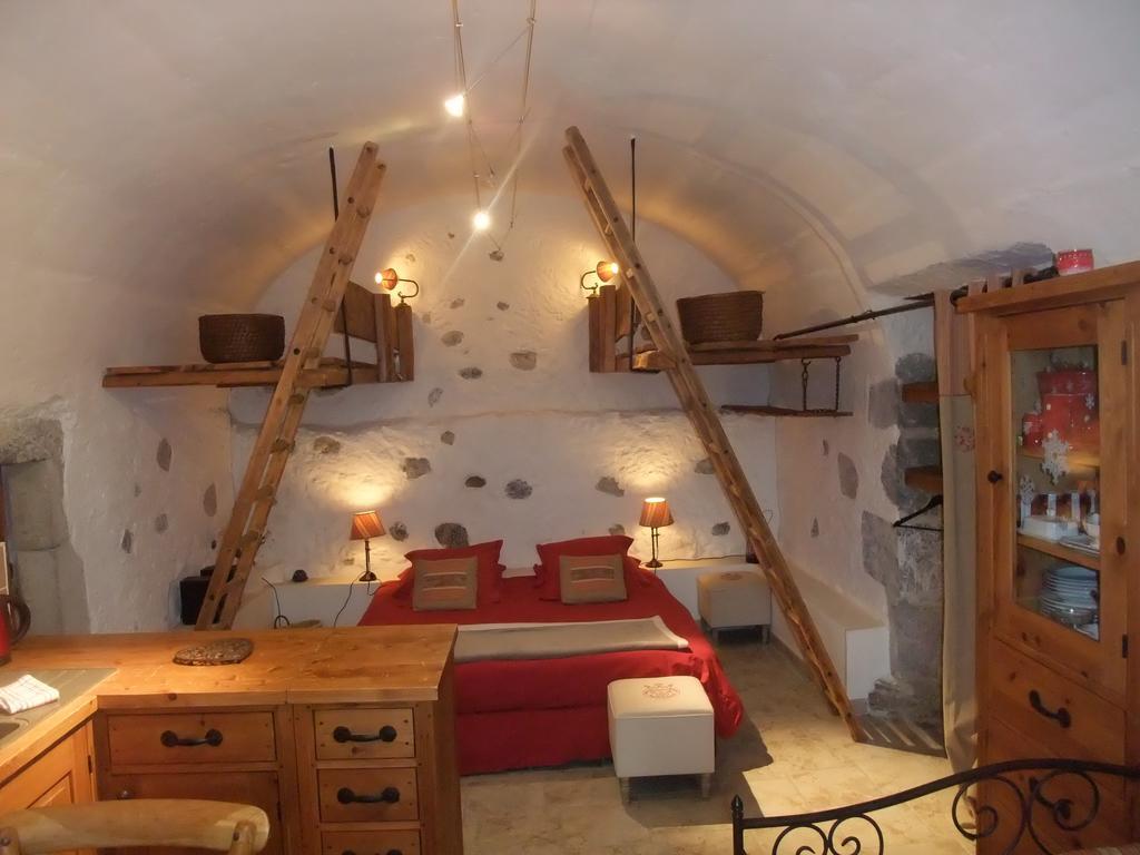 Le Domaine Du Grand Cellier Chambres D'Hotes En Savoie Tournon Room photo
